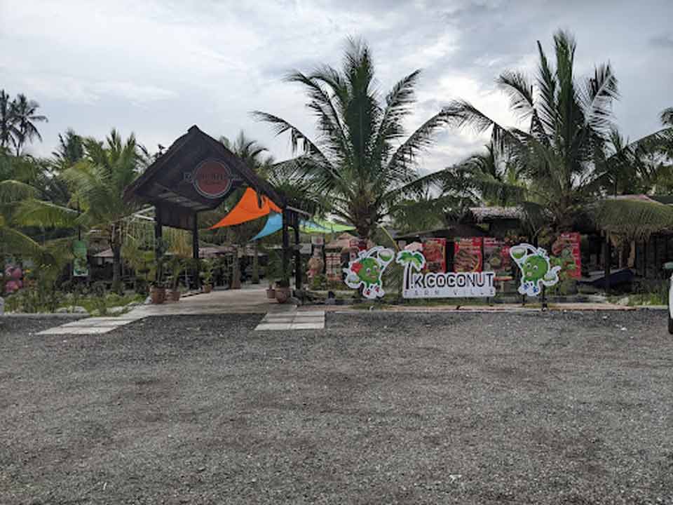 T.K. Coconut Farm Ville / Kelapa Seafood Restaurant